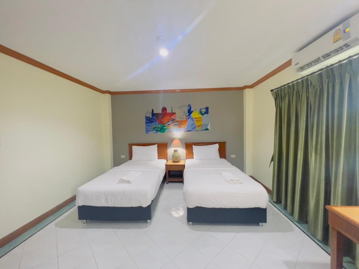 Royal Vista Hotel Patong Exterior foto