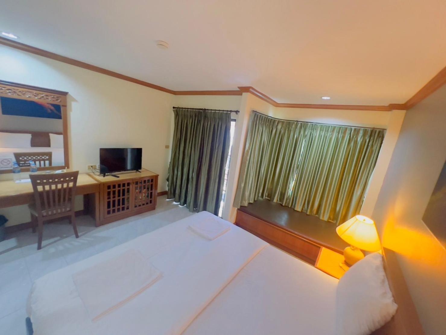 Royal Vista Hotel Patong Exterior foto