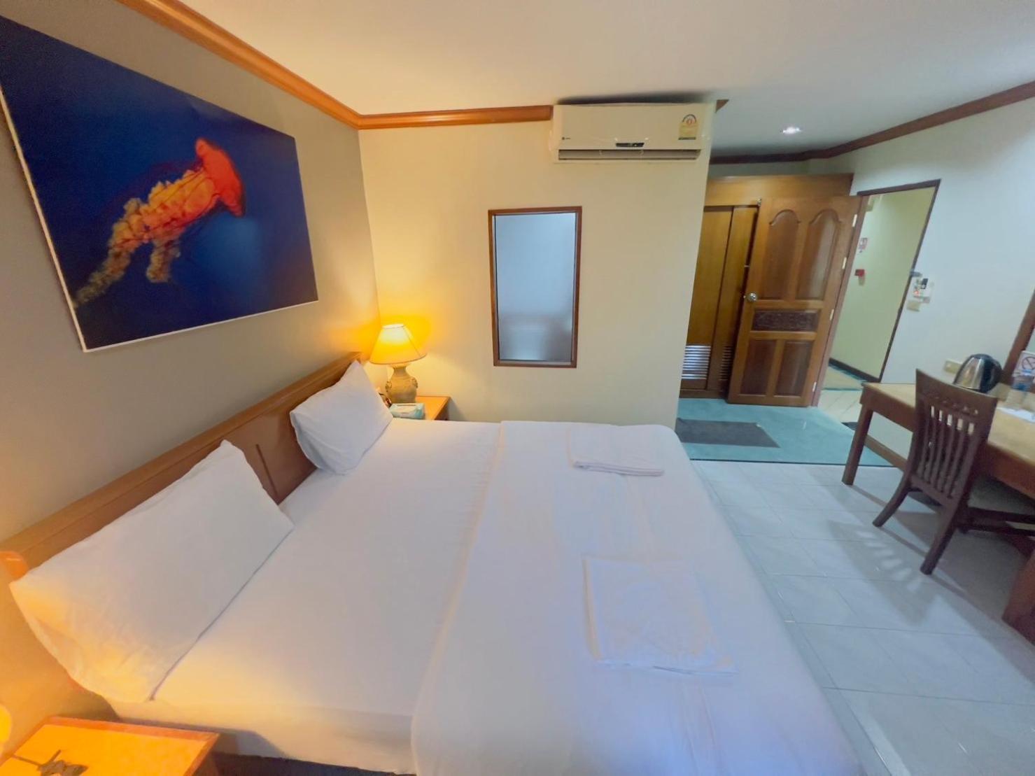 Royal Vista Hotel Patong Exterior foto