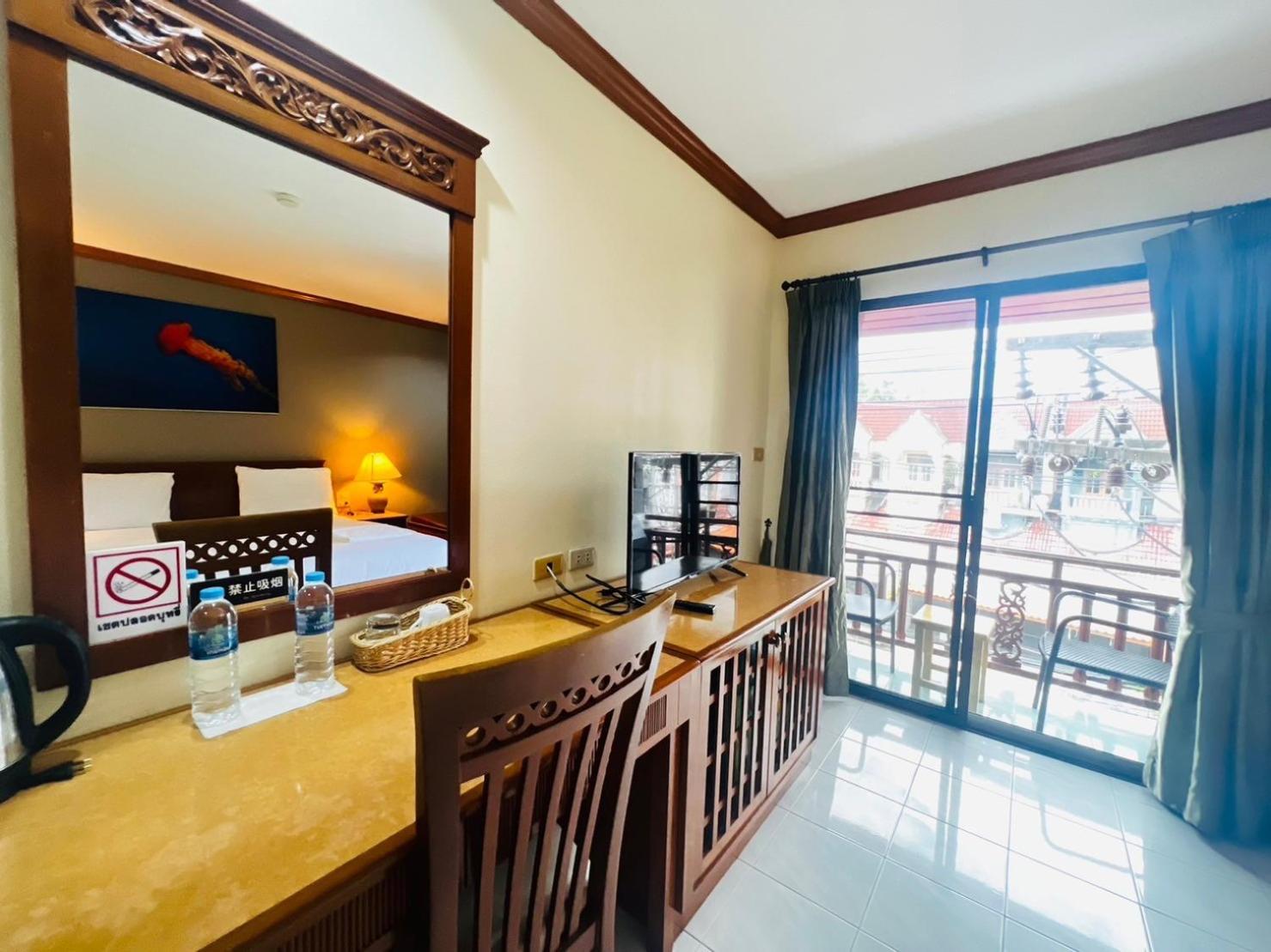 Royal Vista Hotel Patong Exterior foto