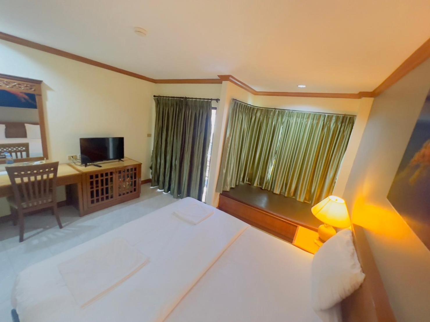Royal Vista Hotel Patong Exterior foto