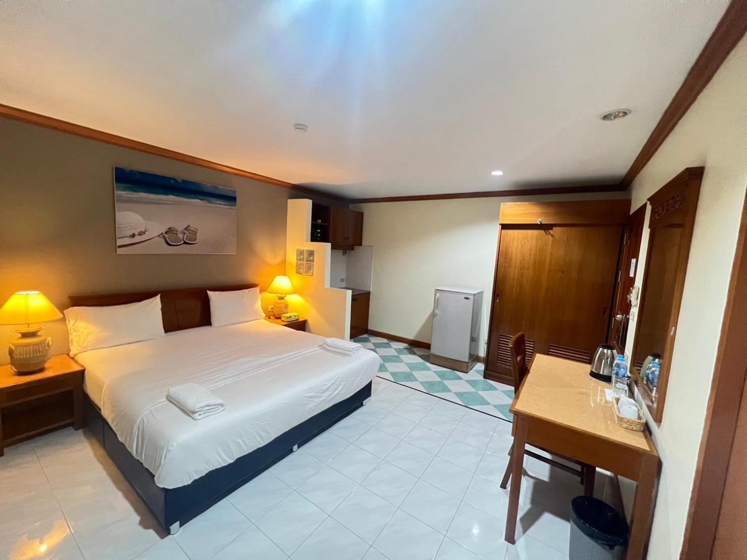Royal Vista Hotel Patong Exterior foto
