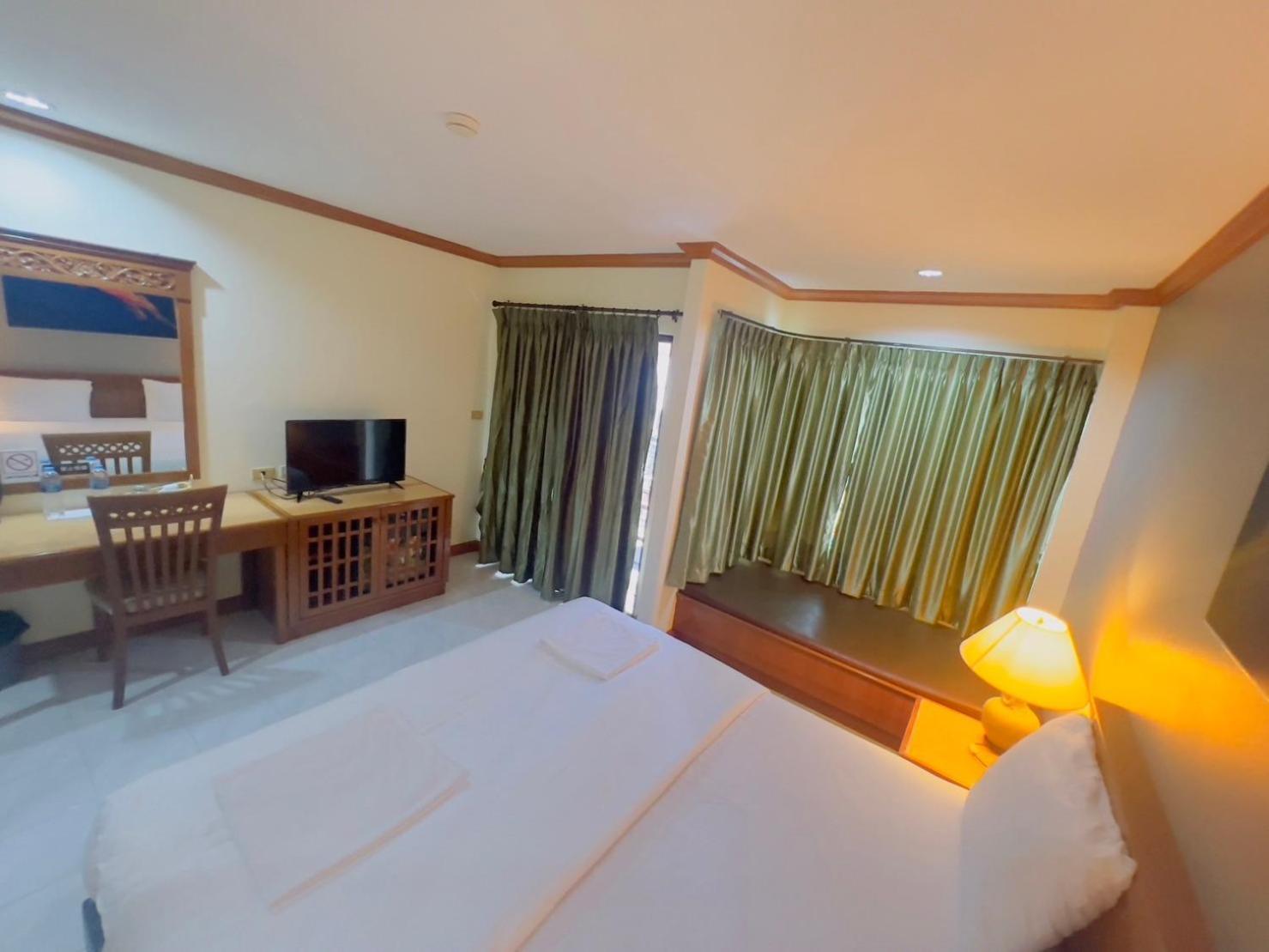 Royal Vista Hotel Patong Exterior foto